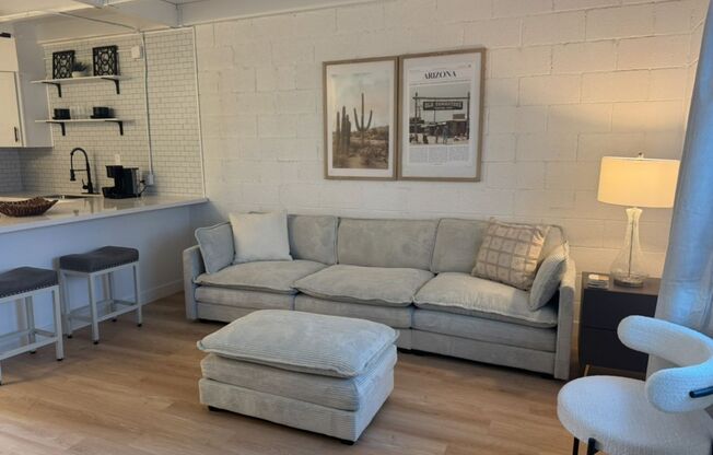 2 beds, 1 bath, 850 sqft, $2,000, Unit 25