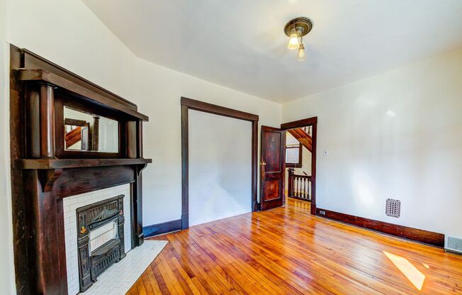 3 beds, 1 bath, $1,500, Unit Apt 2 (top)