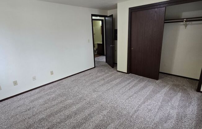 2 beds, 1 bath, 824 sqft, $1,229, Unit 1658-06