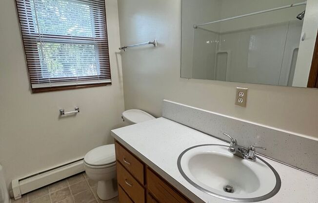 2 beds, 1 bath, 903 sqft, $1,290, Unit D-3