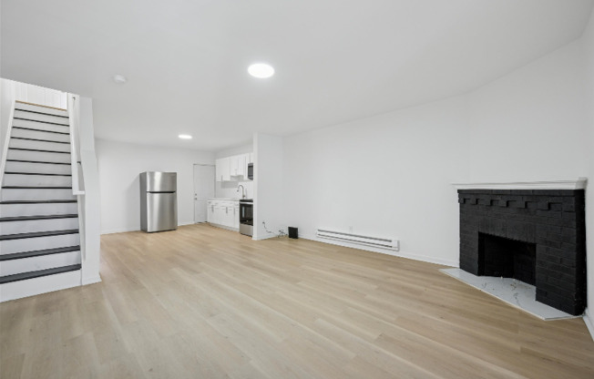318 W BERKLEY ST