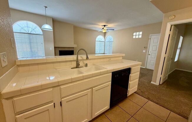 2 beds, 2 baths, $1,525, Unit # 515