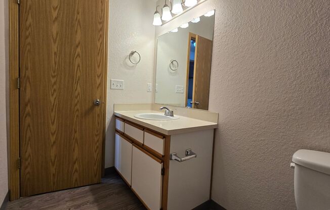 2 beds, 1 bath, 875 sqft, $1,295, Unit 127-78