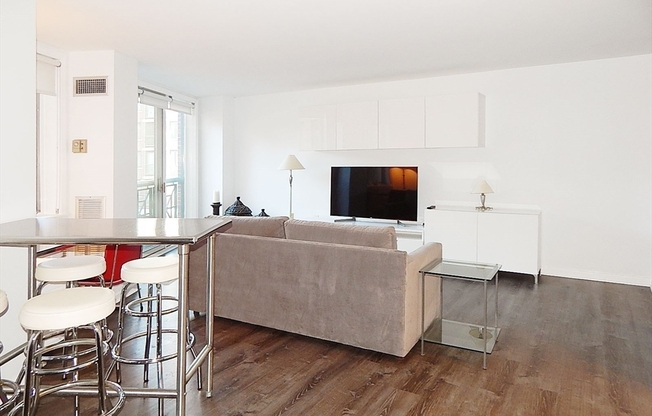 1 bed, 1 bath, 759 sqft, $3,300, Unit 317