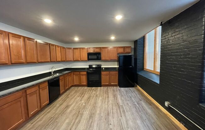 Studio, 1 bath, 935 sqft, $1,550, Unit 102