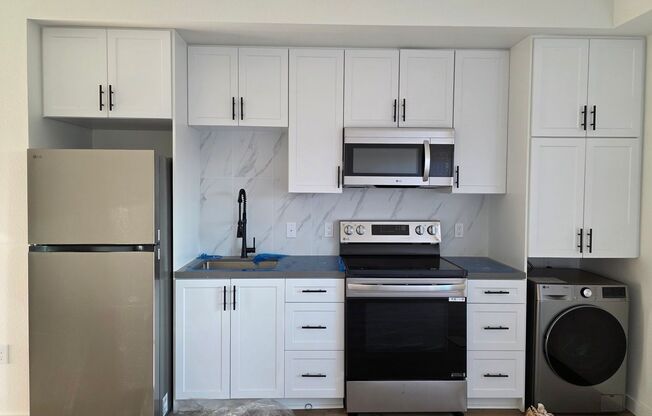 Studio, 1 bath, 327 sqft, $1,790, Unit 308