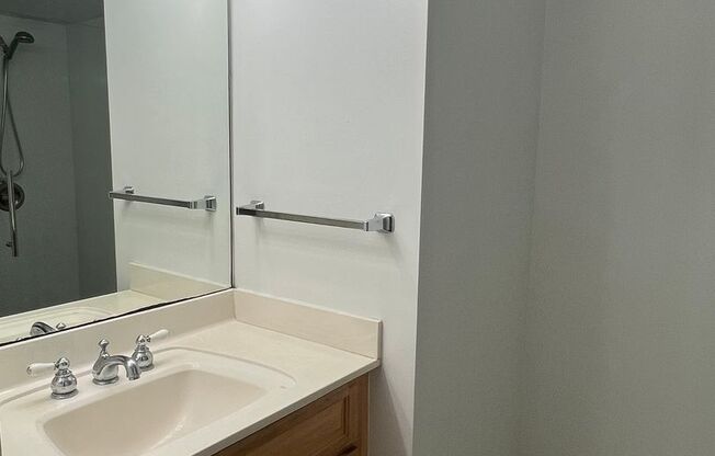 3 beds, 2 baths, $3,400, Unit # 1102