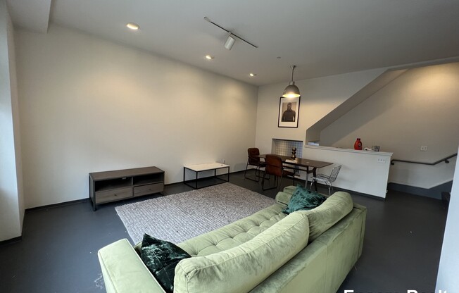 160 East Berkeley St. #519