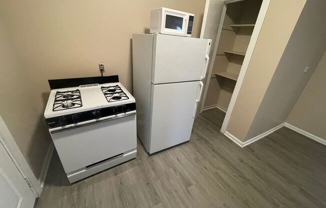 4 beds, 2 baths, $1,850, Unit 5400-2