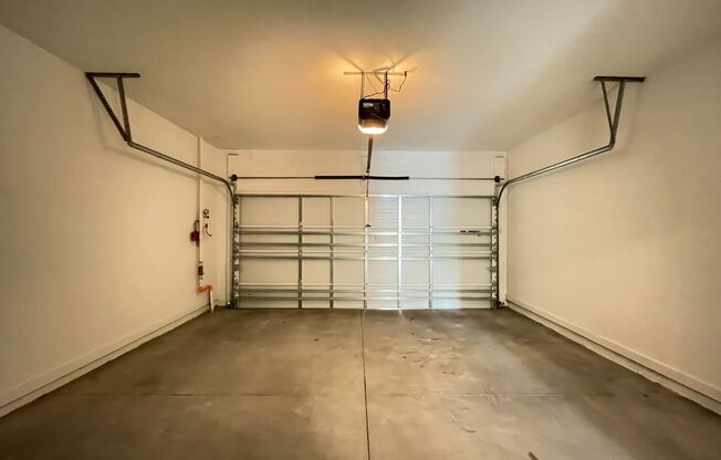 3 beds, 3.5 baths, $3,050