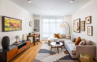 Spacious 1-bed with Laundry in Unit in Green, Scenic Area