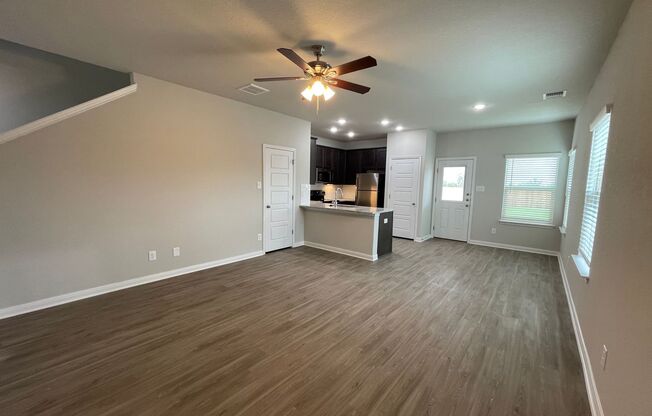 BRAND NEW 3 Bedroom, 2.5 Bathroom, Two-story Duplex with a huge back yard in New Braunfels!