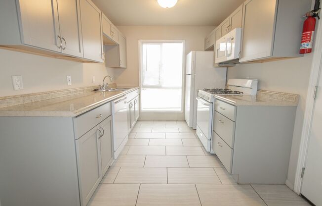 2 beds, 1 bath, 784 sqft, $1,100, Unit 1802 2W