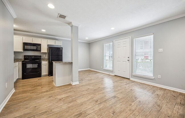2 beds, 1 bath, 775 sqft, $1,595, Unit 29