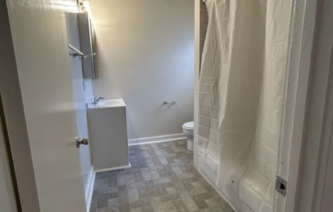 2 beds, 1 bath, $2,100, Unit #6