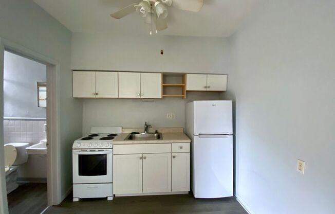 Studio, 1 bath, 450 sqft, $695, Unit UNIT 7