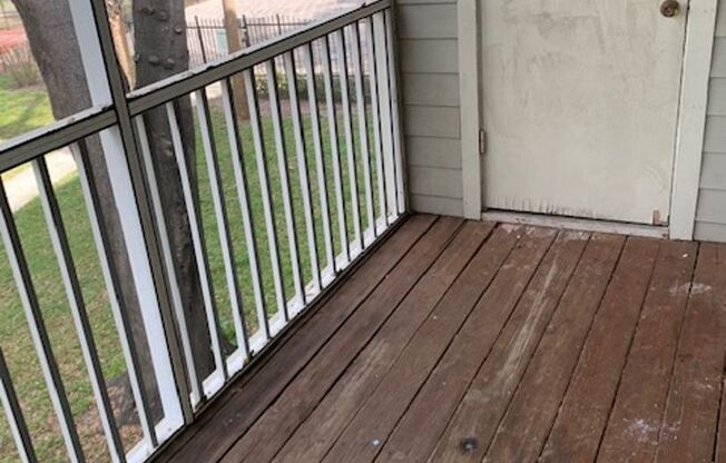 1 Bed/1 Bath Condo with LOFT, FIREPLACE, and BALCONY!