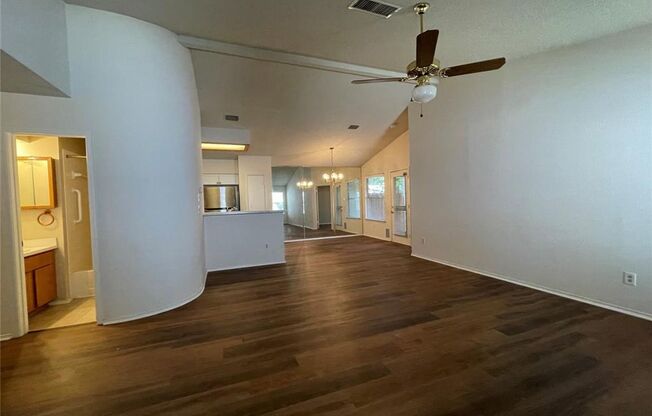Charming, Fully Remodeled 3/2 Gem Steps from Rattan Creek & Apple Campus!