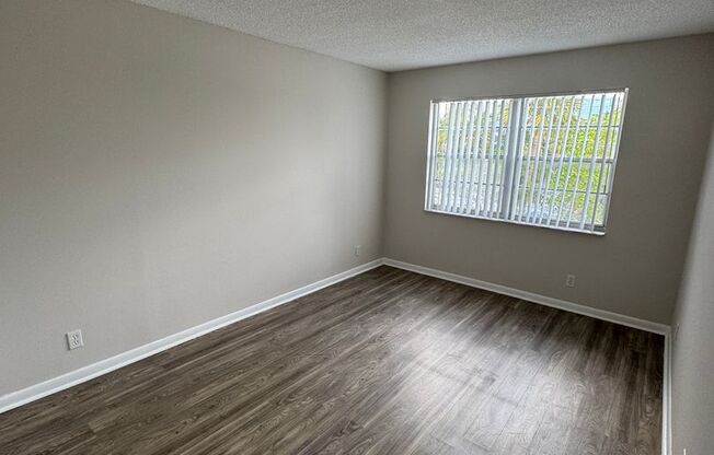 2 beds, 1 bath, 900 sqft, $1,900, Unit 537 - 217