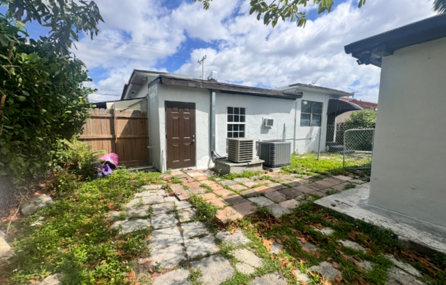 3340 NW 17 ST
