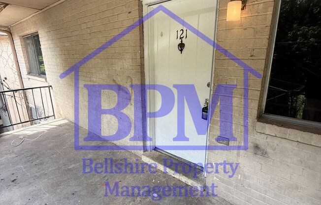 Budget-Friendly 2 Bed, 1 Bath Apartment – Harding Pl, Nashville