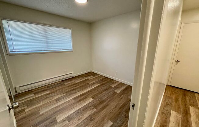 2 beds, 1 bath, 760 sqft, $1,100, Unit 10