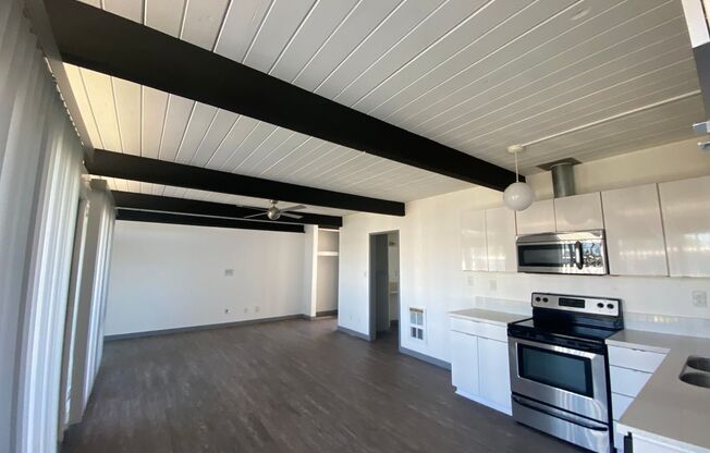 1 bed, 1 bath, 735 sqft, $2,590, Unit 17