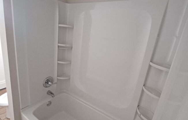 2 beds, 1 bath, 1,100 sqft, $1,600, Unit G207