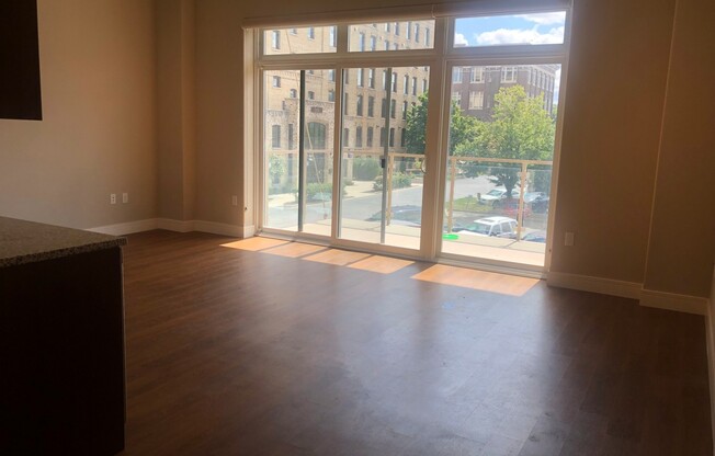 Studio, 1 bath, 649 sqft, $1,400, Unit 209