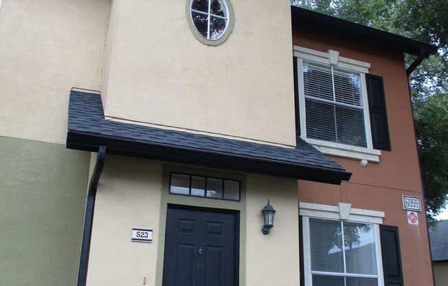 Beautiful condo on second floor in the Fountains at Metro West!