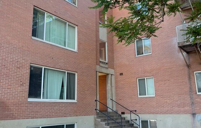 2 beds, 1 bath, $1,095, Unit 21