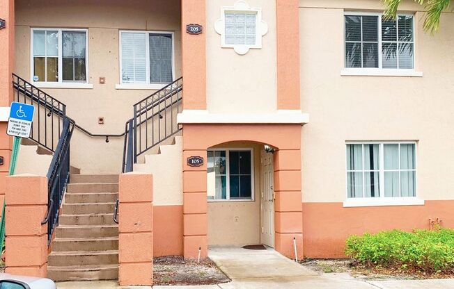 2BD/2BA Condo in Briar Bay!