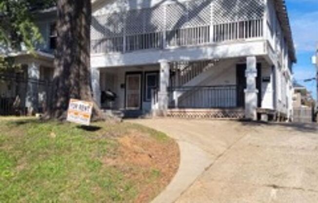 430 1/2 EGAN ST . SHREVEPORT, LA. - HIGHLAND APARTMENT FOR RENT -2 BEDROONM 1 BATH