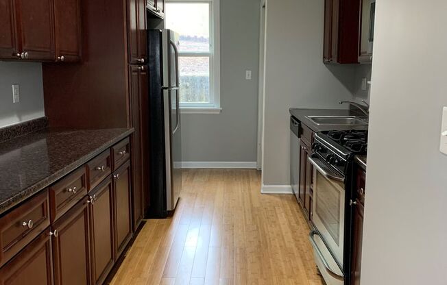 2 Bedroom House in Southside Slopes with Off Street Parking Spot