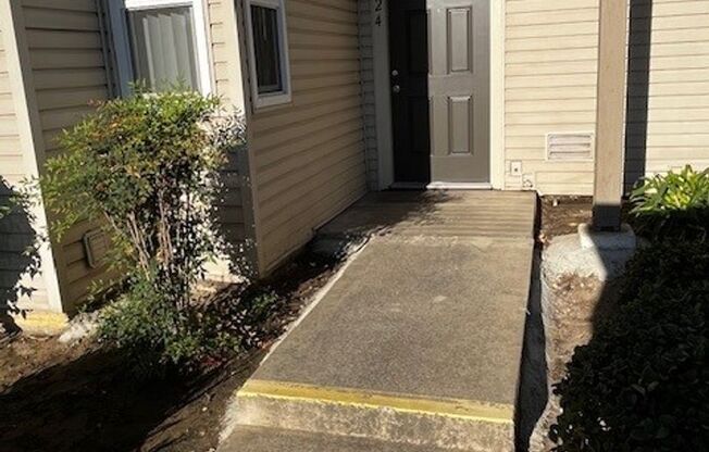 2 beds, 2 baths, 900 sqft, $2,015, Unit 124