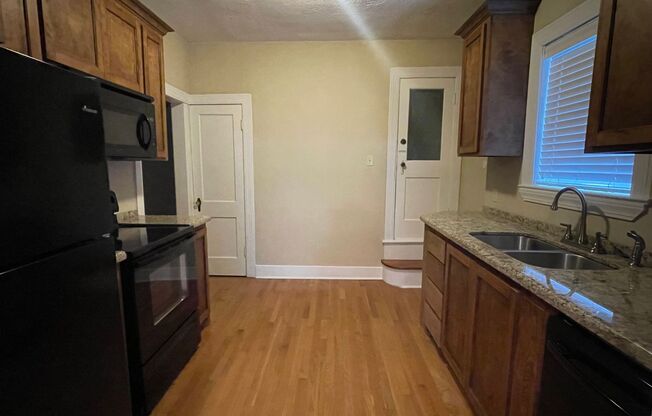 1 bed, 1 bath, $750, Unit H