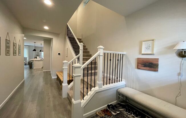 Beautiful Beaverton 5Bd x 3Ba House ~ Near Nike, Intel and Mountainside HS! Low Maintenance Yard!