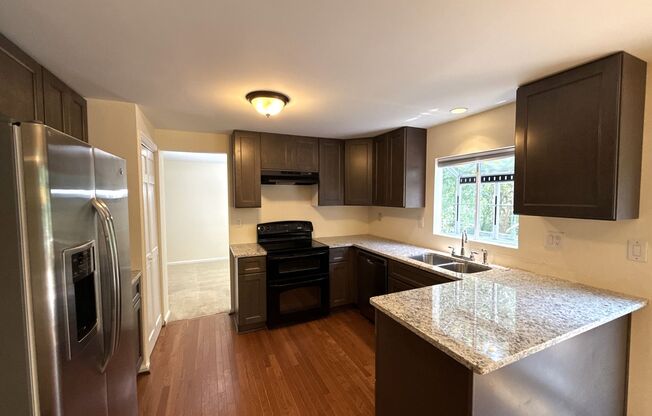 4-Bedoom Home in Carmel Area!