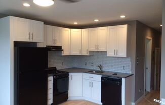 2 beds, 1 bath, $1,399, Unit 4045 - 3