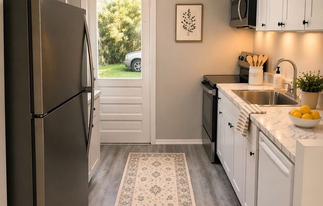 Newly Renovated 2 Bedroom Duplex in Maitland Available Now! Modern Finishes!