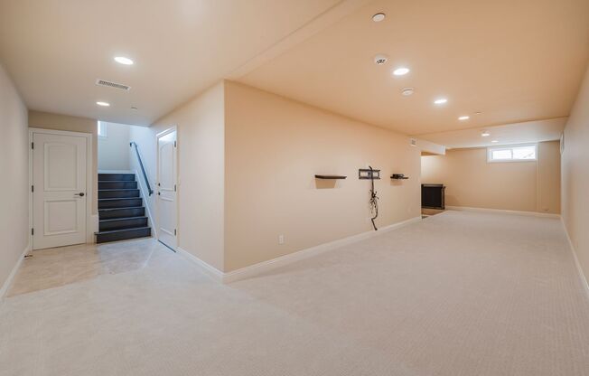 4 beds, 4 baths, $6,500, Unit #B