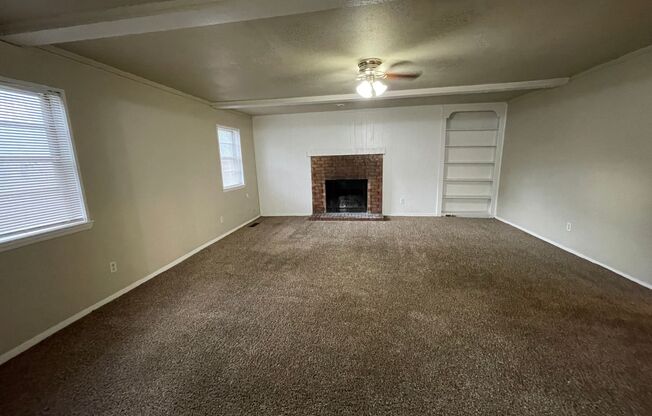 3 bed 3 bath 2 story duplex Close to dining, entertainment, everything! NW Expressway is just minutes down the road!