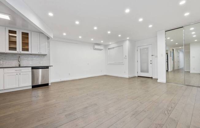 52 LUDLOW ST