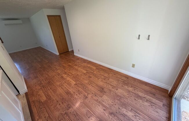 *Holiday Special! Second Full Month of Rent Free!* Neat and Tidy 3 Bedroom, 2 Bath Home in West Linn
