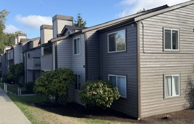 2 beds, 1 bath, 860 sqft, $2,295, Unit C-201