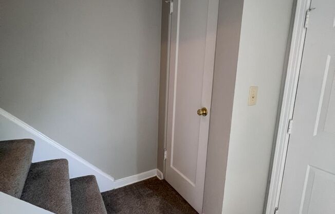 3 beds, 1 bath, 975 sqft, $1,375, Unit 3315J