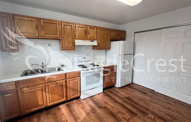 2 beds, 1 bath, 700 sqft, $950, Unit Unit 204