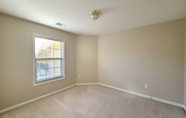 5 beds, 3 baths, $2,695