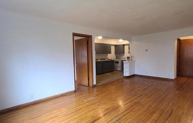 2 beds, 1 bath, 816 sqft, $650