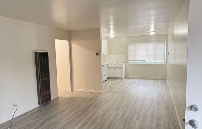 2 beds, 1 bath, 750 sqft, $2,450, Unit 04